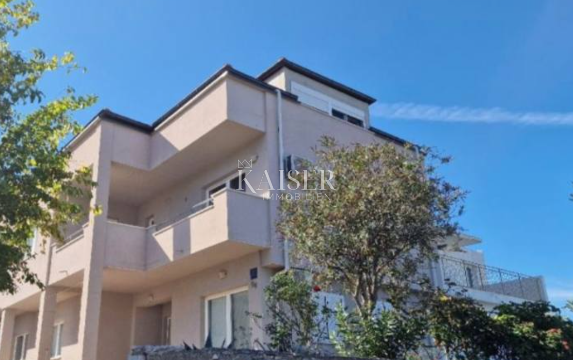 Šparadići, Šibenik - Apartmajska hiša s 5 enotami in potencialom, 50 m od morja