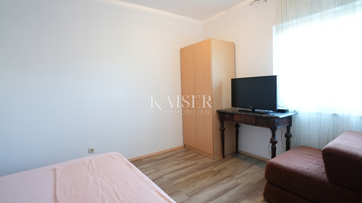 Šparadići, Šibenik - Apartmajska hiša s 5 enotami in potencialom, 100 m od morja