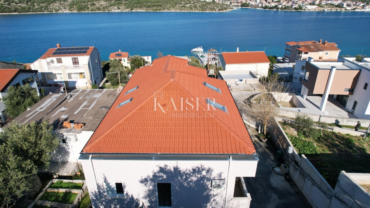 Šparadići, Šibenik - Apartmajska hiša s 5 enotami in potencialom, 100 m od morja