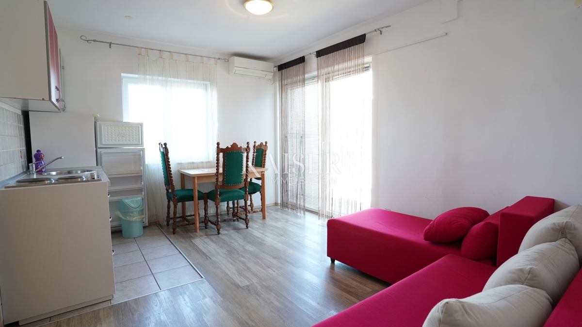 Šparadići, Šibenik - Apartmajska hiša s 5 enotami in potencialom, 100 m od morja