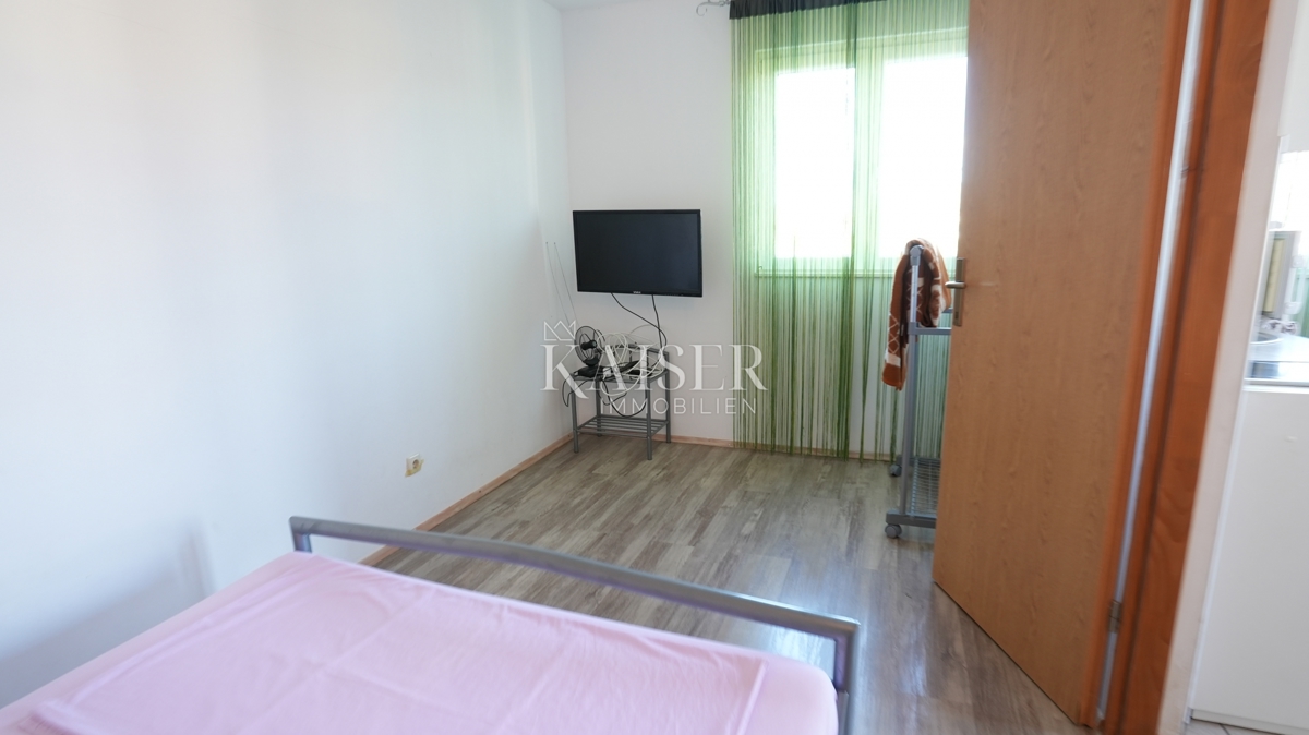 Šparadići, Šibenik - Apartmajska hiša s 5 enotami in potencialom, 100 m od morja