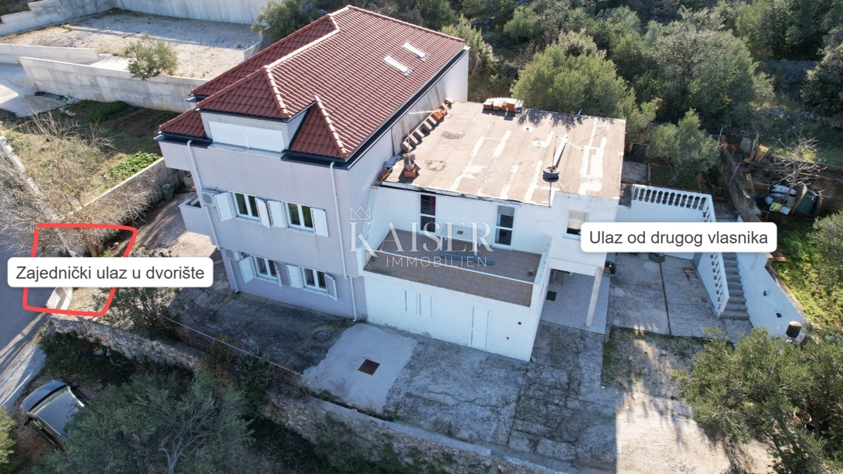 Šparadići, Šibenik - Apartmajska hiša s 5 enotami in potencialom, 100 m od morja