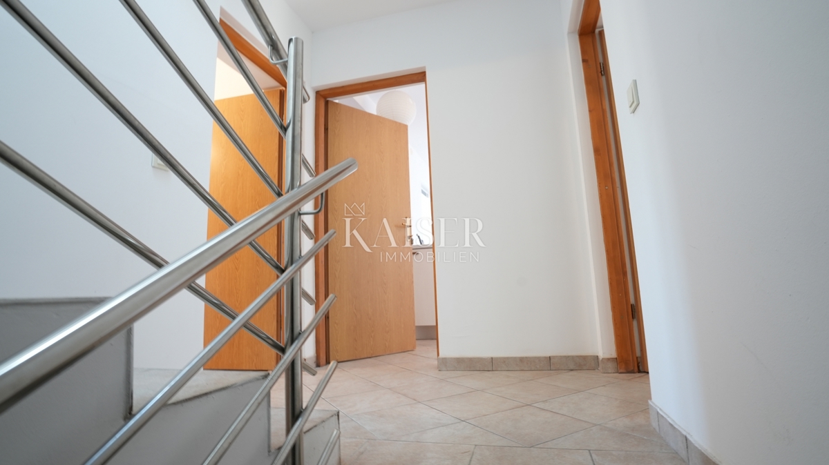 Šparadići, Šibenik - Apartmajska hiša s 5 enotami in potencialom, 100 m od morja