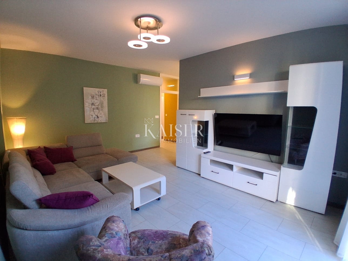 Zadar, Poluotok – trisobno stanovanje 75 m² – 339.000 €