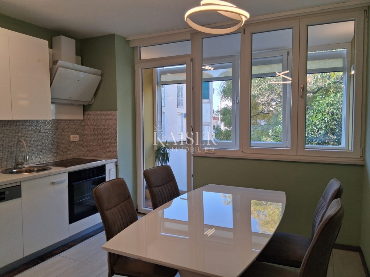 Zadar, Poluotok – trisobno stanovanje 75 m² – 339.000 €