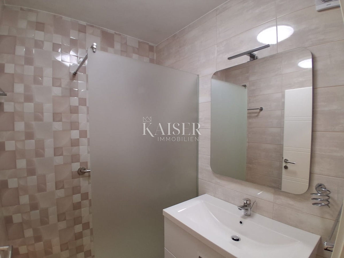 Zadar, Poluotok – trisobno stanovanje 75 m² – 339.000 €