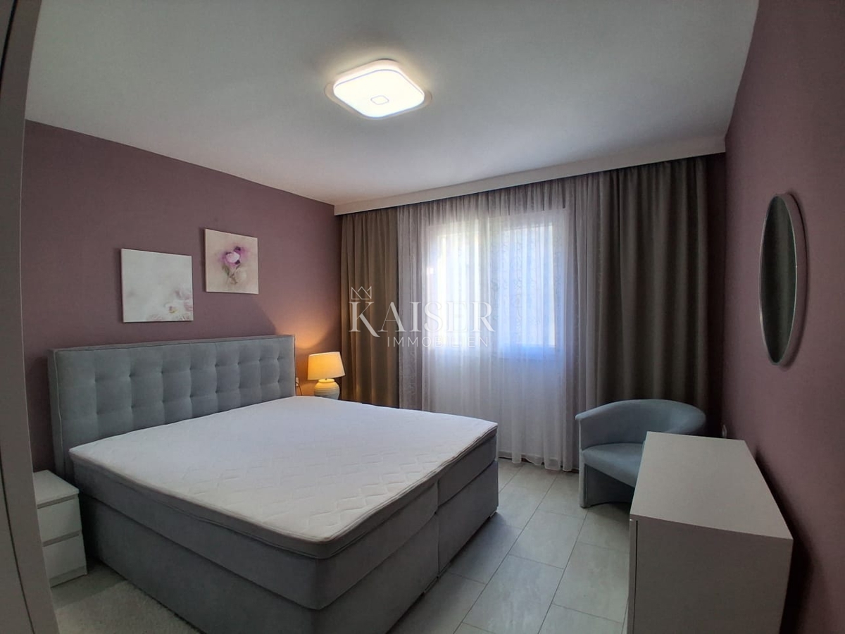 Zadar, Poluotok – trisobno stanovanje 75 m² – 339.000 €