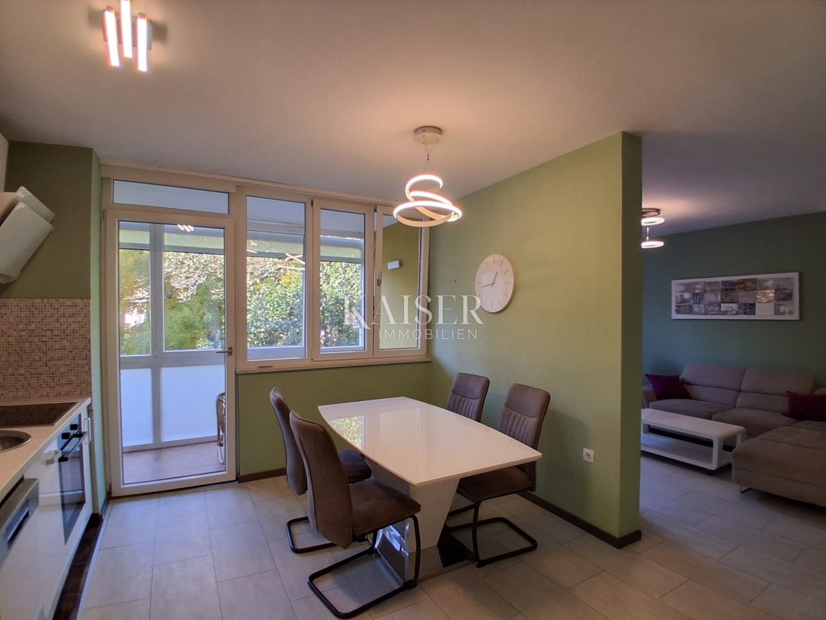 Zadar, Poluotok – trisobno stanovanje 75 m² – 339.000 €