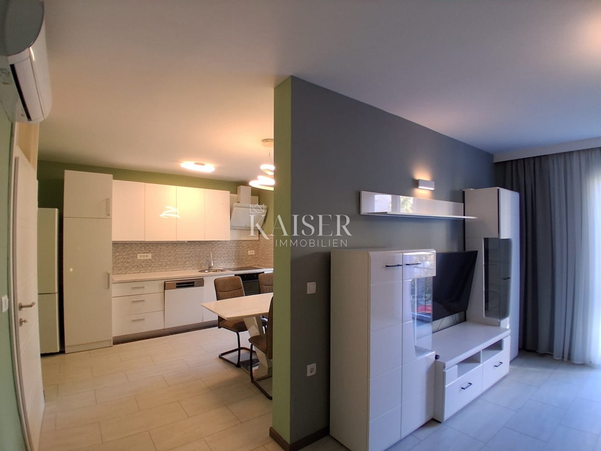 Zadar, Poluotok – trisobno stanovanje 75 m² – 339.000 €