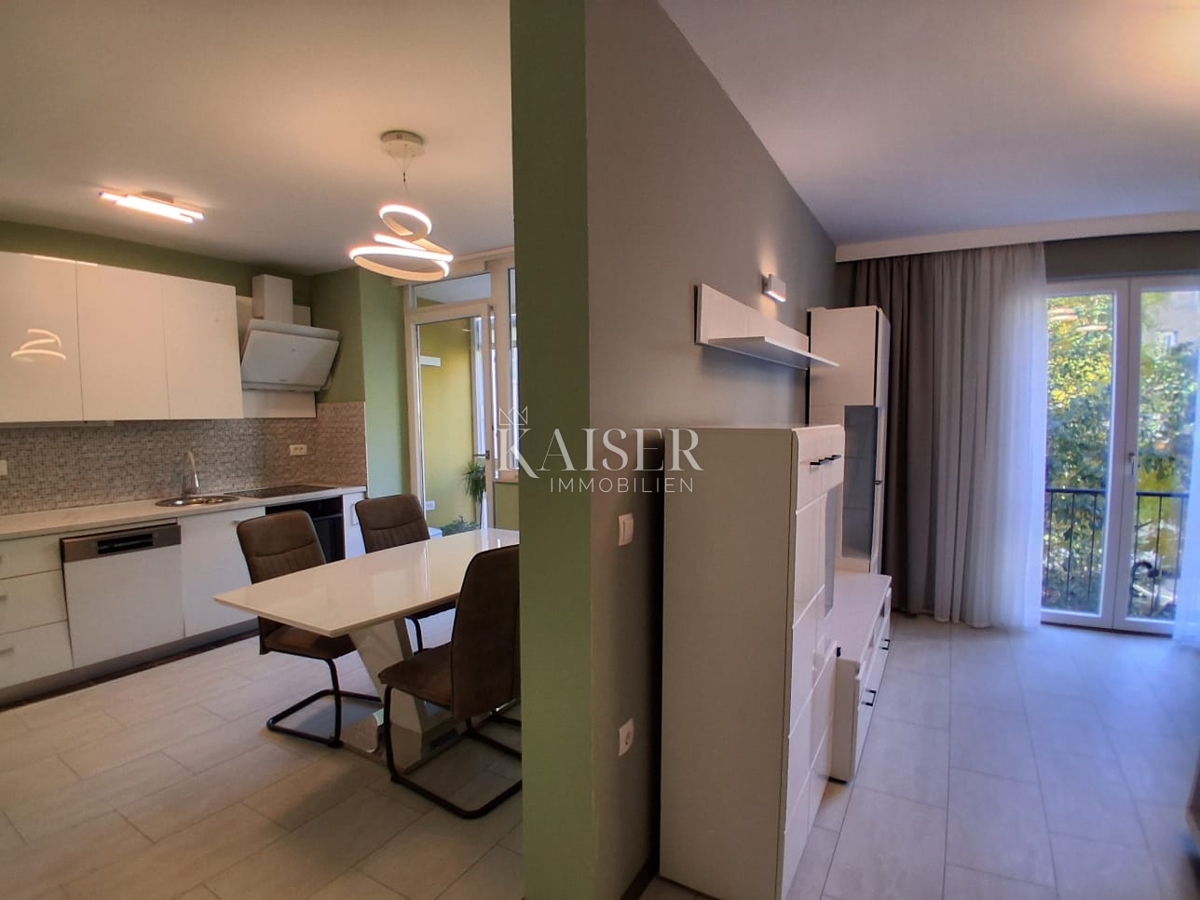 Zadar, Poluotok – trisobno stanovanje 75 m² – 339.000 €