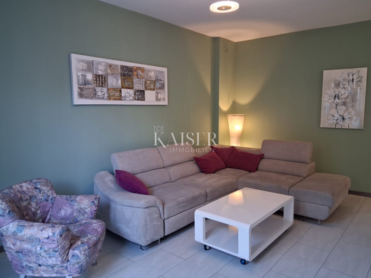 Zadar, Poluotok – trisobno stanovanje 75 m² – 339.000 €