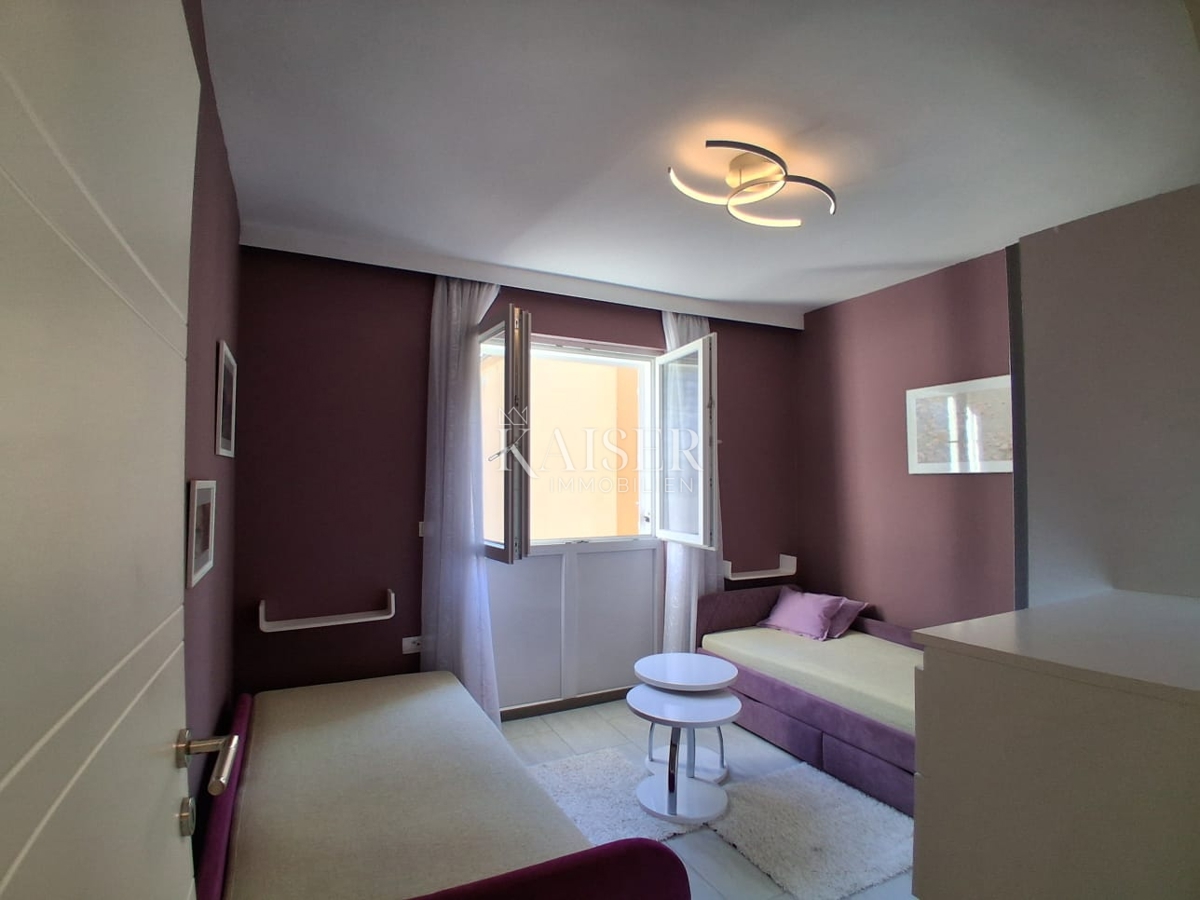 Zadar, Poluotok – trisobno stanovanje 75 m² – 339.000 €