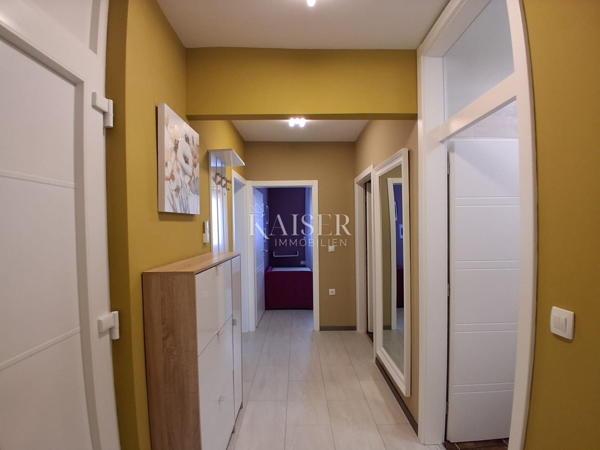 Zadar, Poluotok – trisobno stanovanje 75 m² – 339.000 €