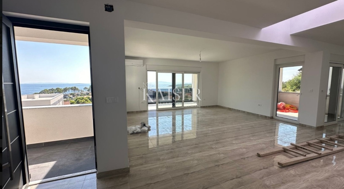 Rab, Banjol - Penthouse s strešno teraso in panoramskim razgledom