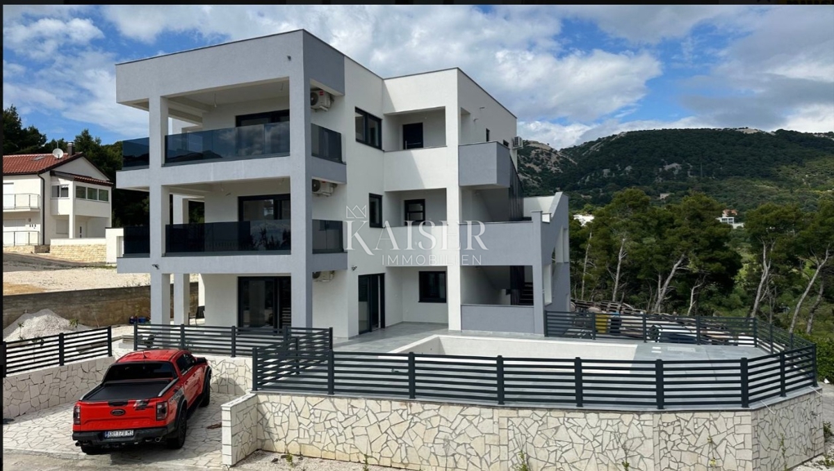 Rab, Banjol - Penthouse s strešno teraso in panoramskim razgledom