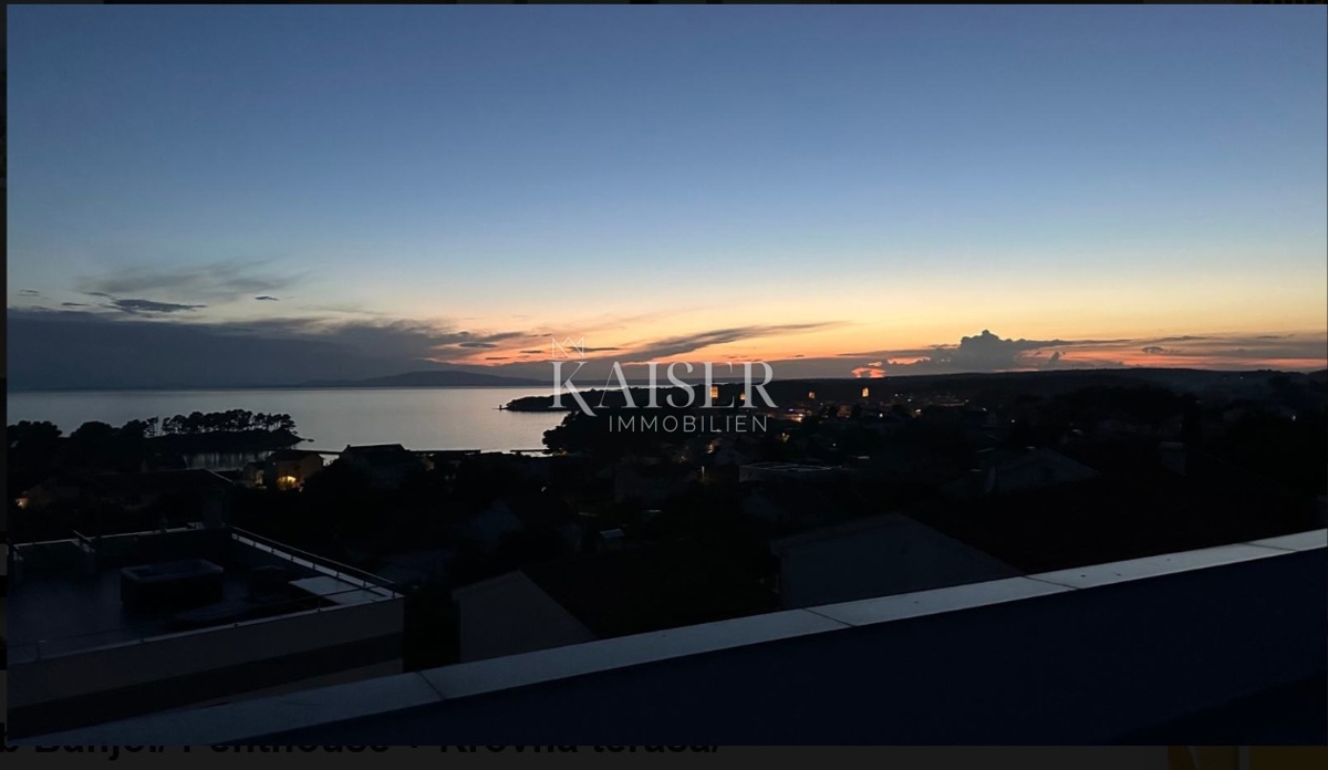 Rab, Banjol - Penthouse s strešno teraso in panoramskim razgledom