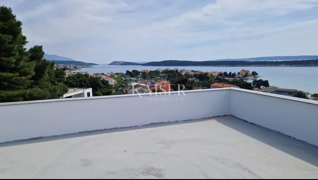 Rab, Banjol - Penthouse s strešno teraso in panoramskim razgledom