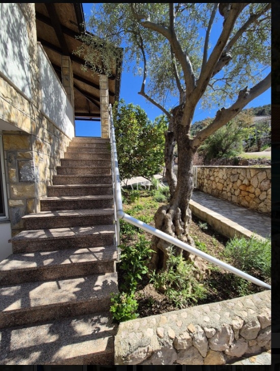 Hiša Vinjerac, Posedarje, 200m2