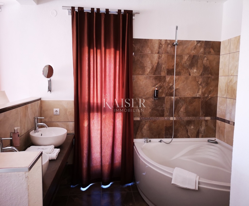 Otok Vis - vila s čudovitim pogledom na morje