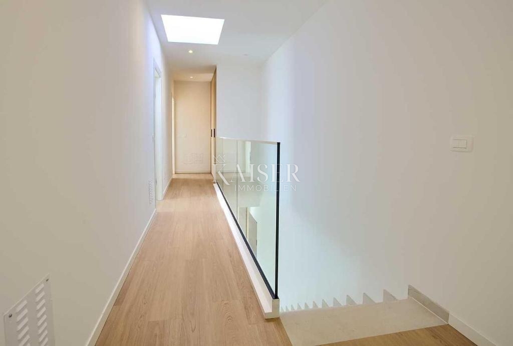 Krk, okolica - luksuzna vila s pogledom na morje