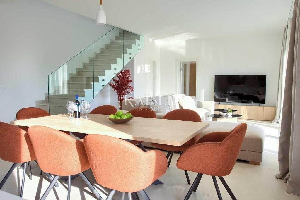 Krk, okolica - luksuzna vila s pogledom na morje