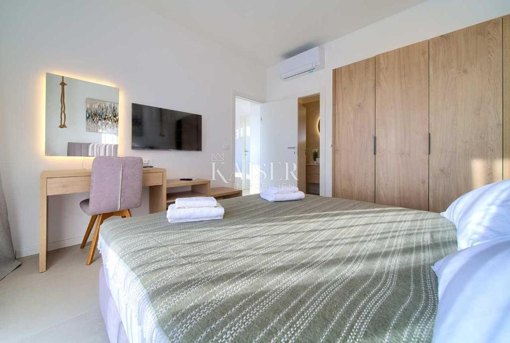 Krk, okolica - luksuzna vila s pogledom na morje