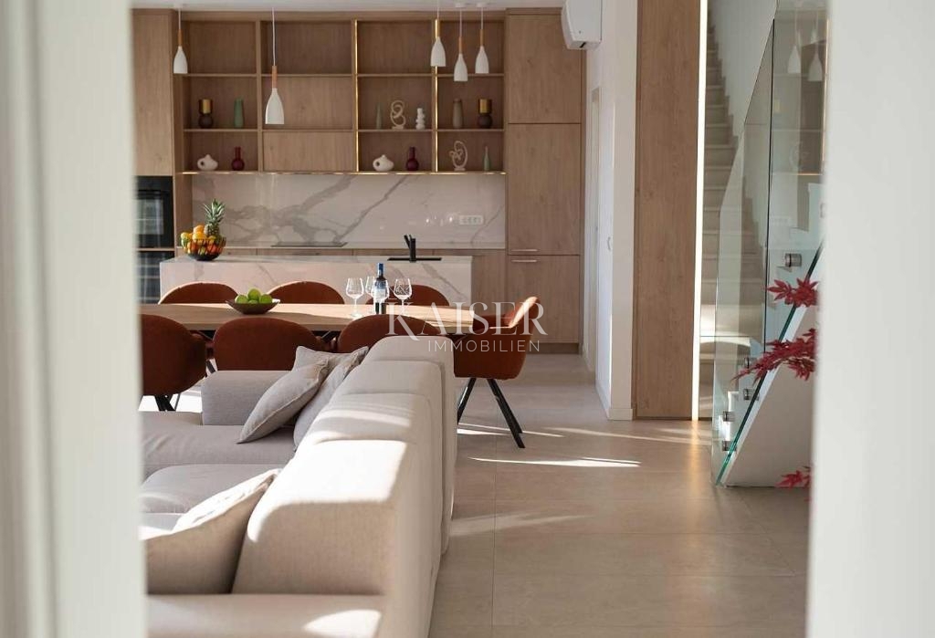 Krk, okolica - luksuzna vila s pogledom na morje