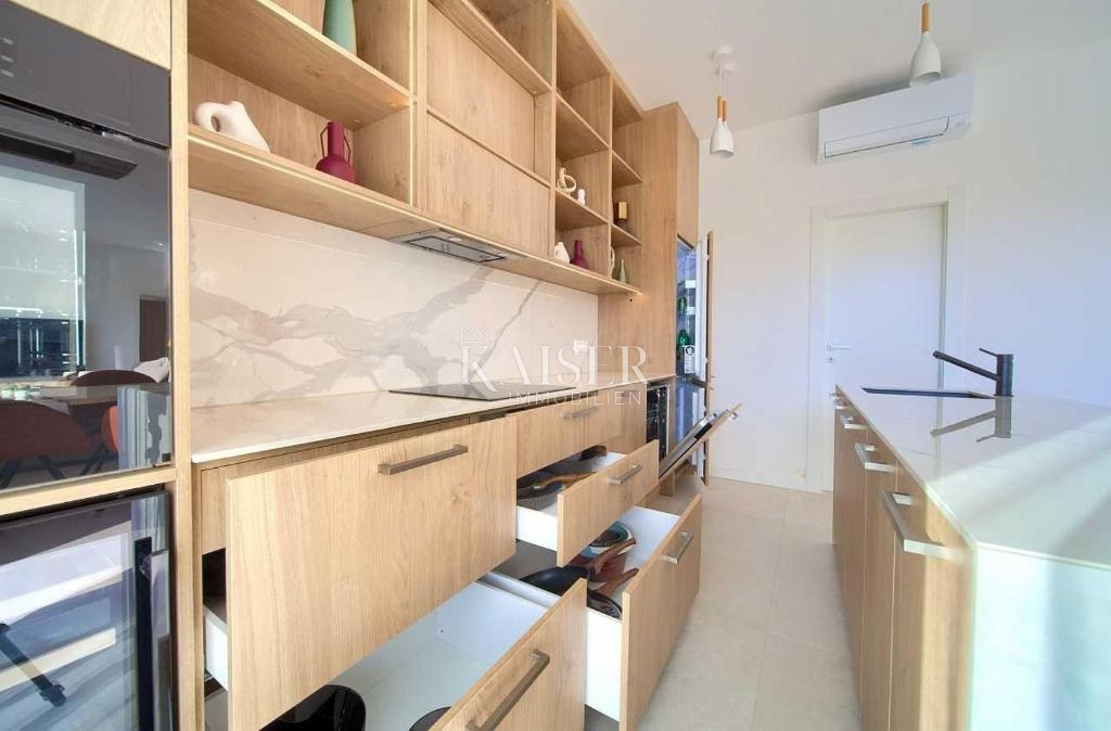 Krk, okolica - luksuzna vila s pogledom na morje