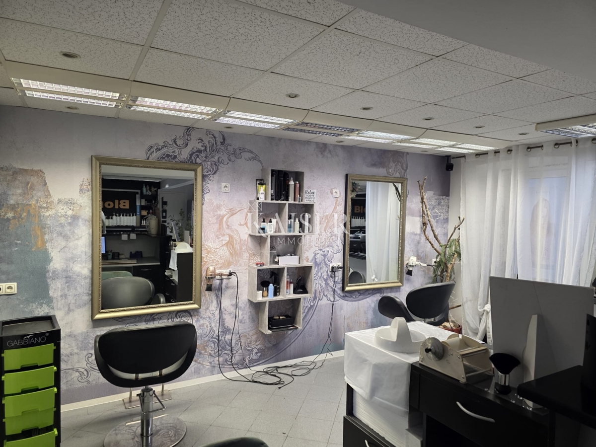 Mali Lošinj, Center - poslovni prostor s teraso v peš coni