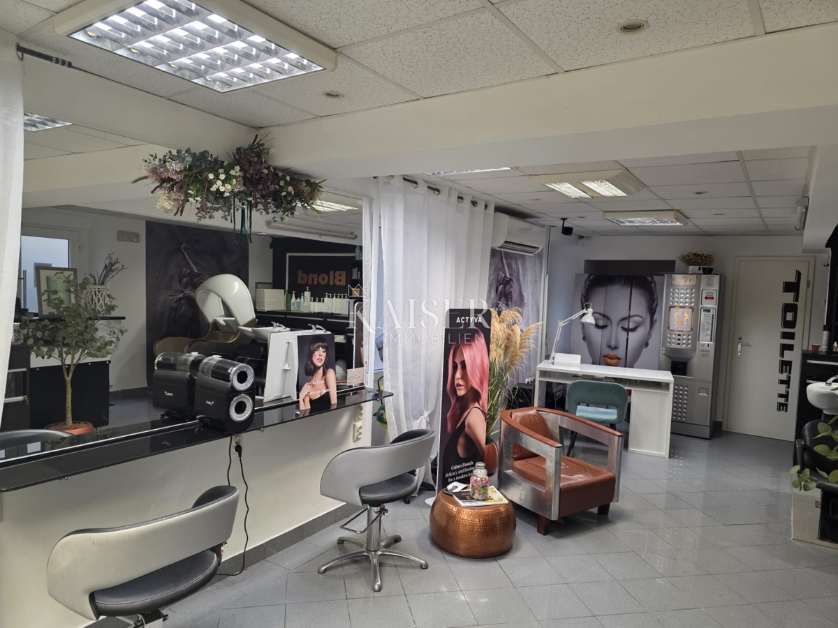 Mali Lošinj, Center - poslovni prostor s teraso v peš coni