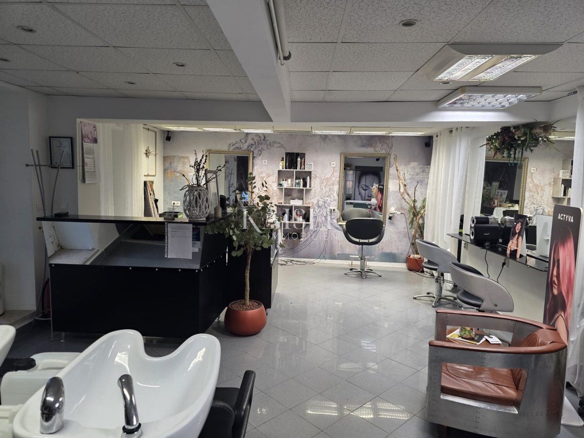 Mali Lošinj, Center - poslovni prostor s teraso v peš coni