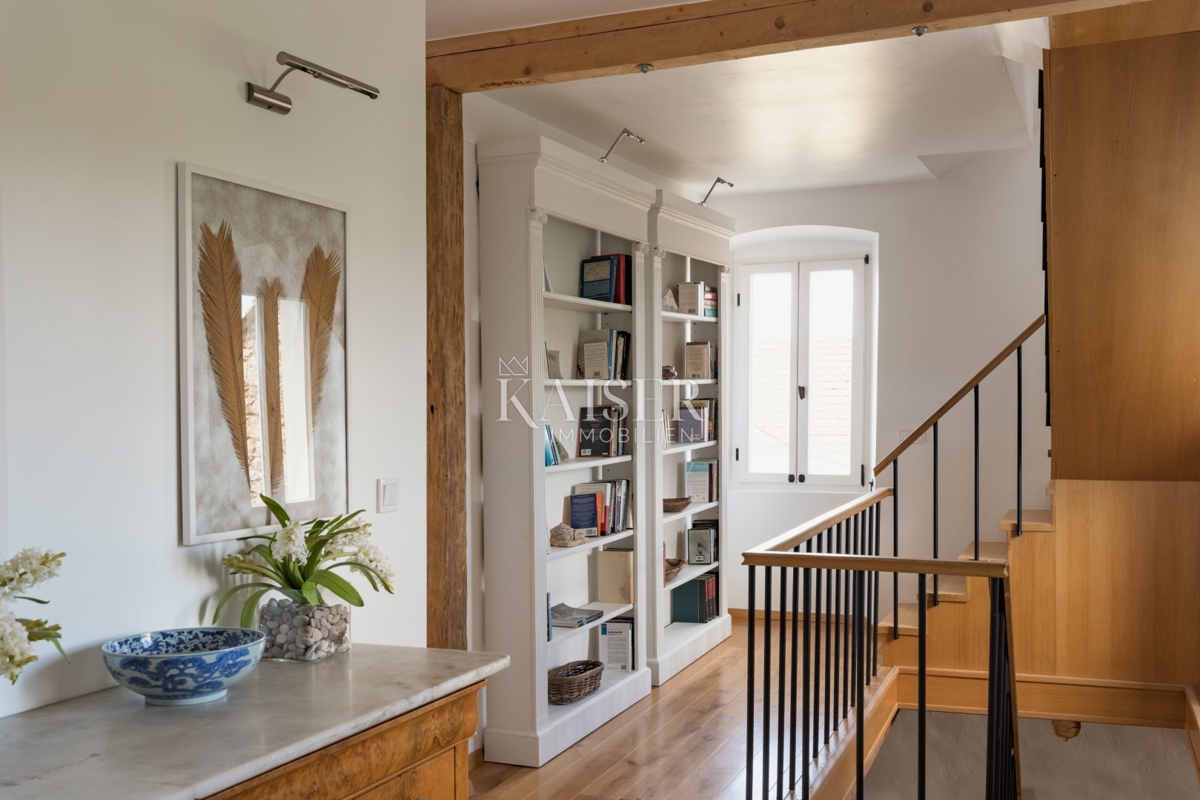 Hvar - očarljiva hiša v mirnem okolju