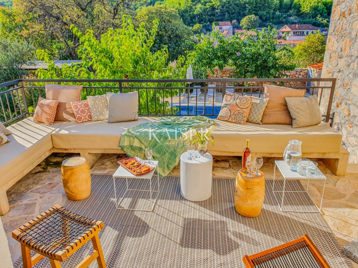 Hvar - očarljiva hiša v mirnem okolju