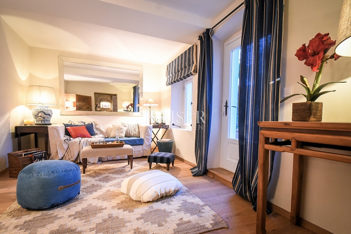 Hvar - očarljiva hiša v mirnem okolju