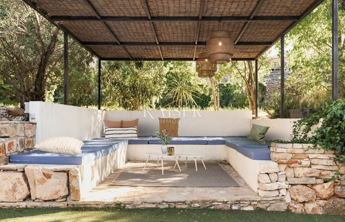 Hvar - očarljiva hiša v mirnem okolju