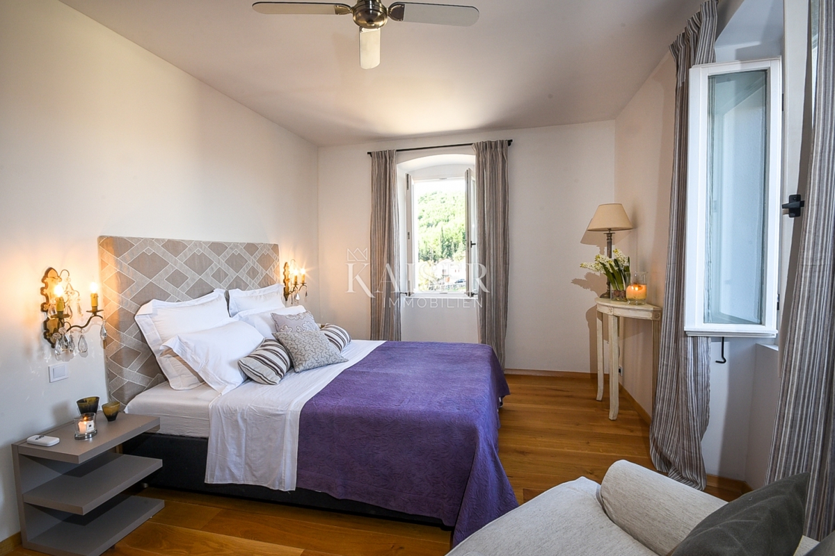 Hvar - očarljiva hiša v mirnem okolju