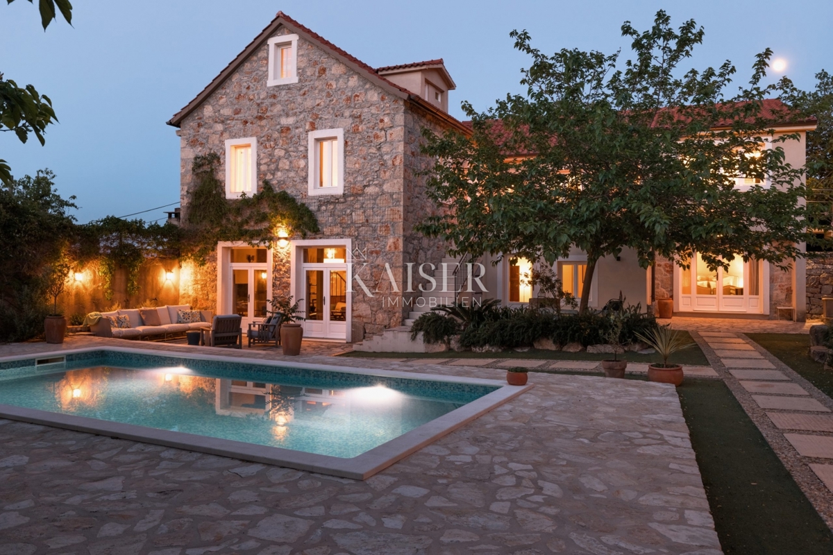 Hvar - očarljiva hiša v mirnem okolju