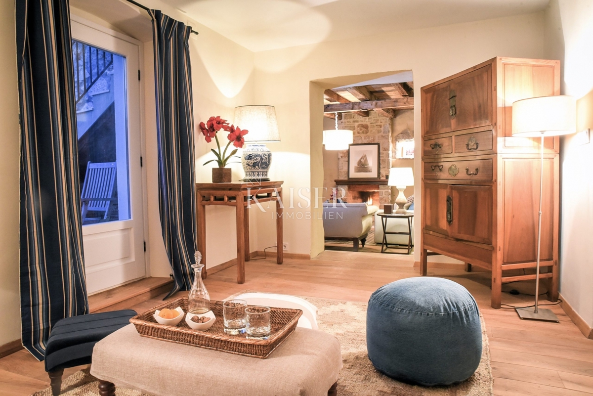 Hvar - očarljiva hiša v mirnem okolju