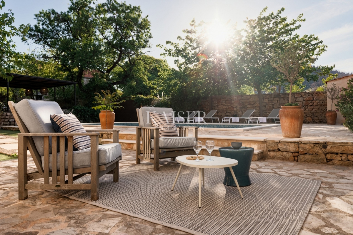 Hvar - očarljiva hiša v mirnem okolju