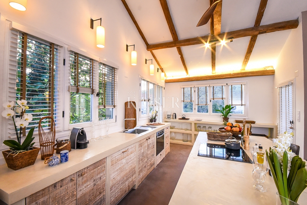 Hvar - očarljiva hiša v mirnem okolju