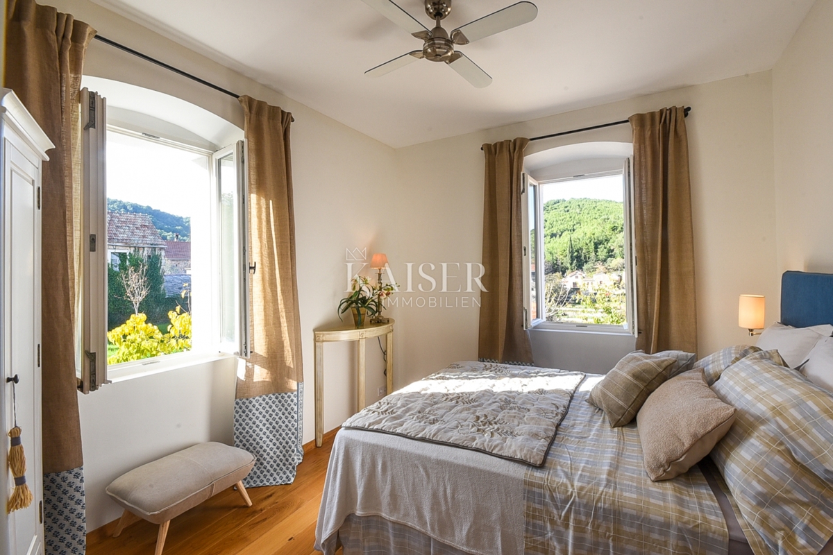 Hvar - očarljiva hiša v mirnem okolju