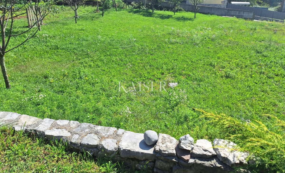 Matulji, Brešca - gradbena parcela 694 m2