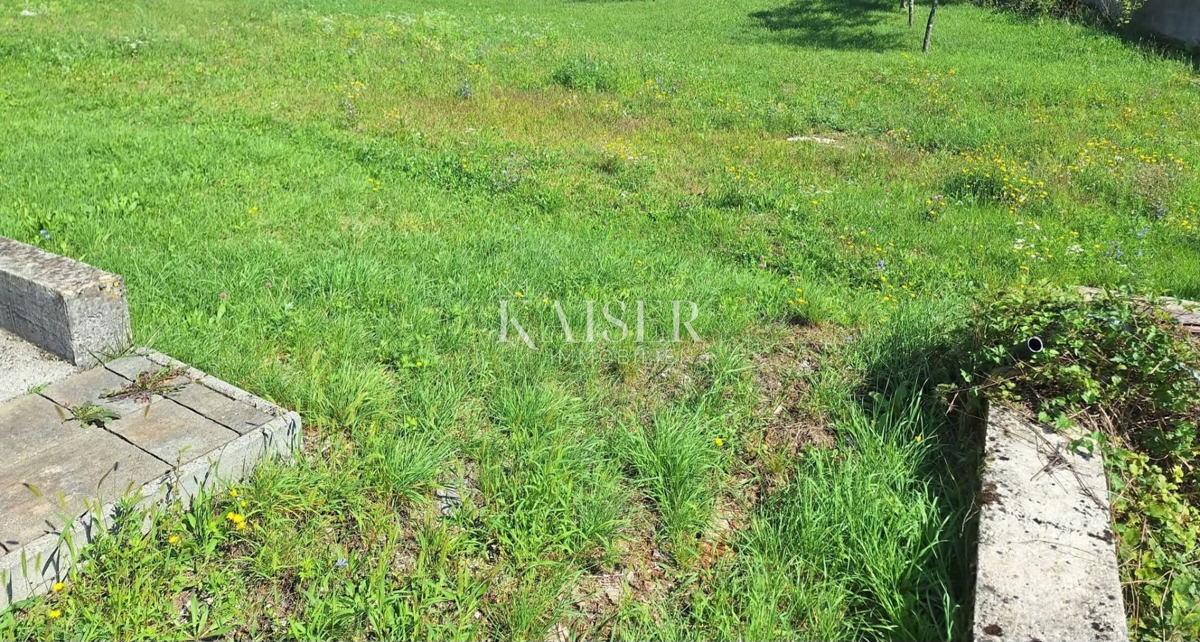 Matulji, Brešca - gradbena parcela 694 m2