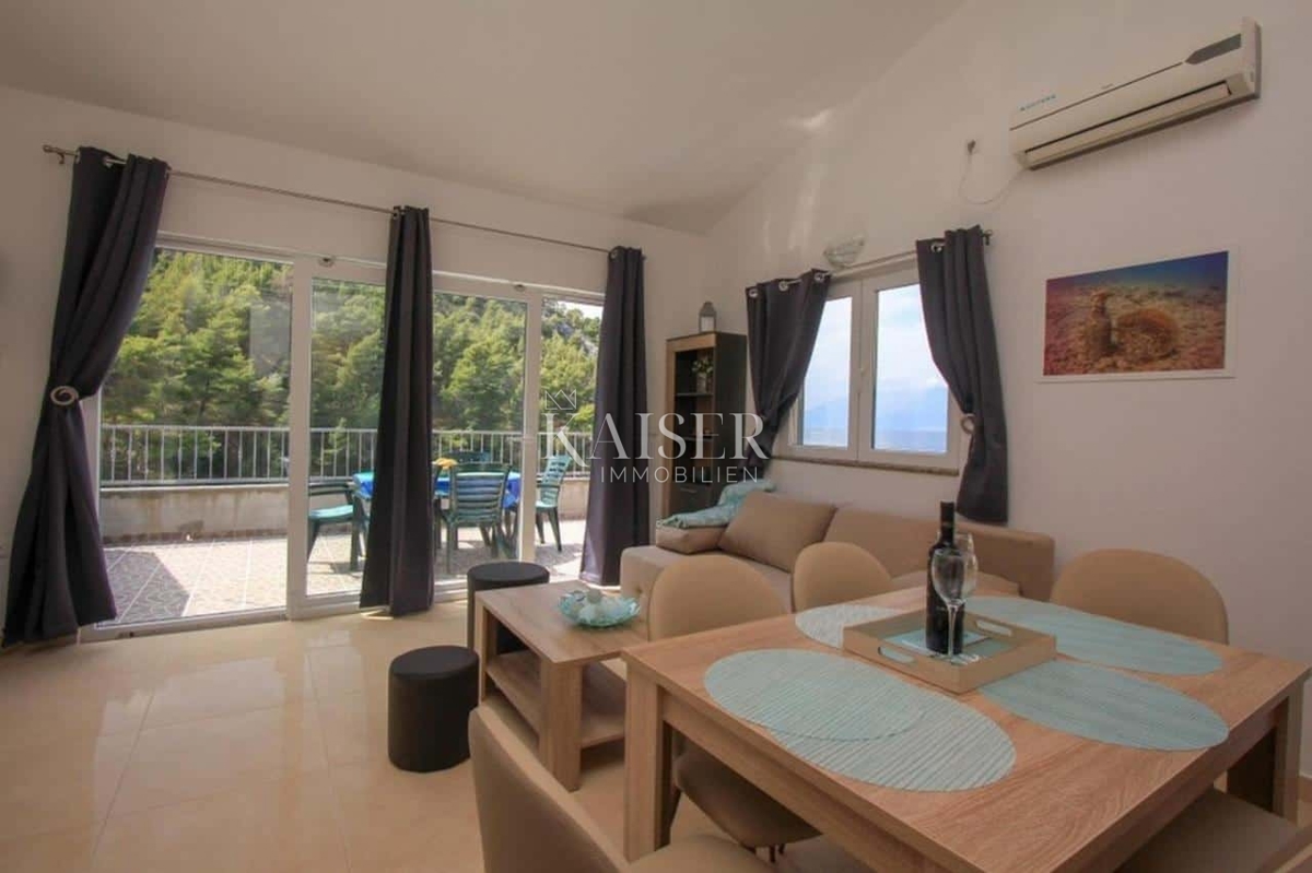 Otok Hvar - tradicionalna hiša ob morju