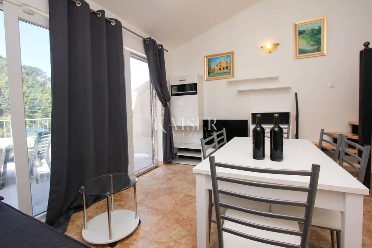 Otok Hvar - tradicionalna hiša ob morju