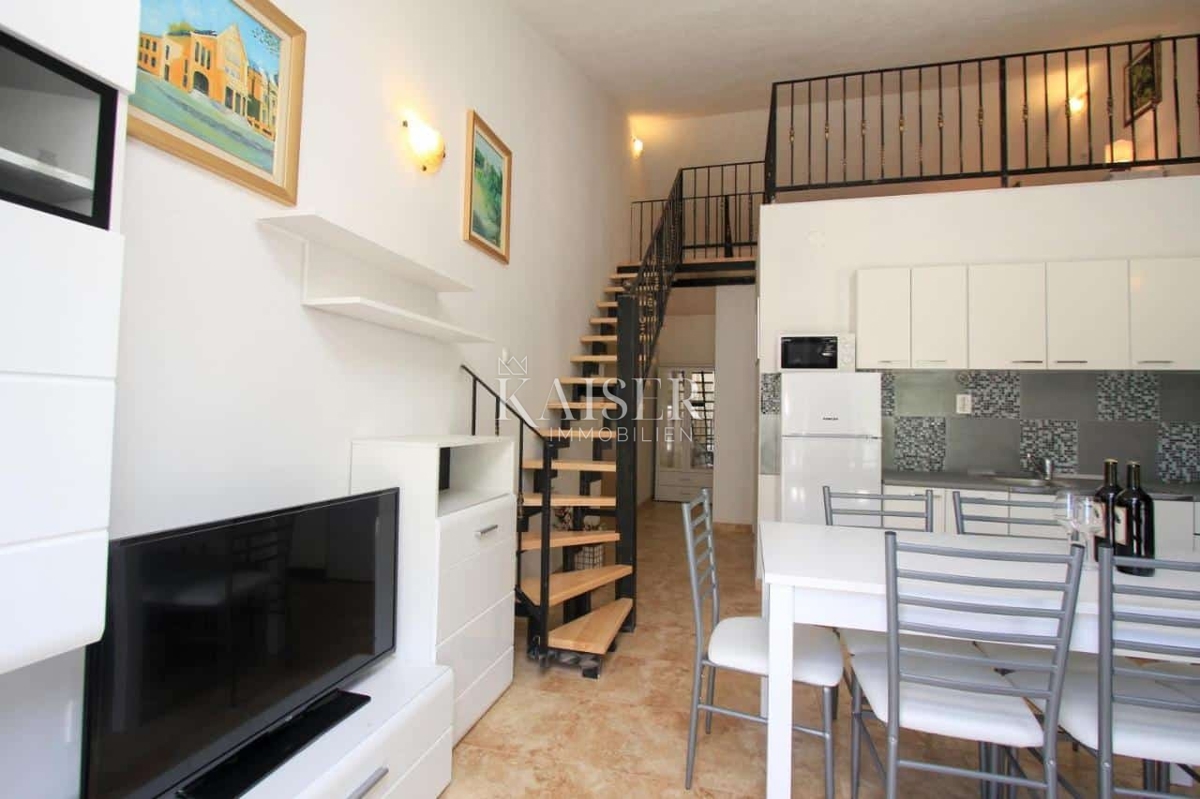 Otok Hvar - tradicionalna hiša ob morju