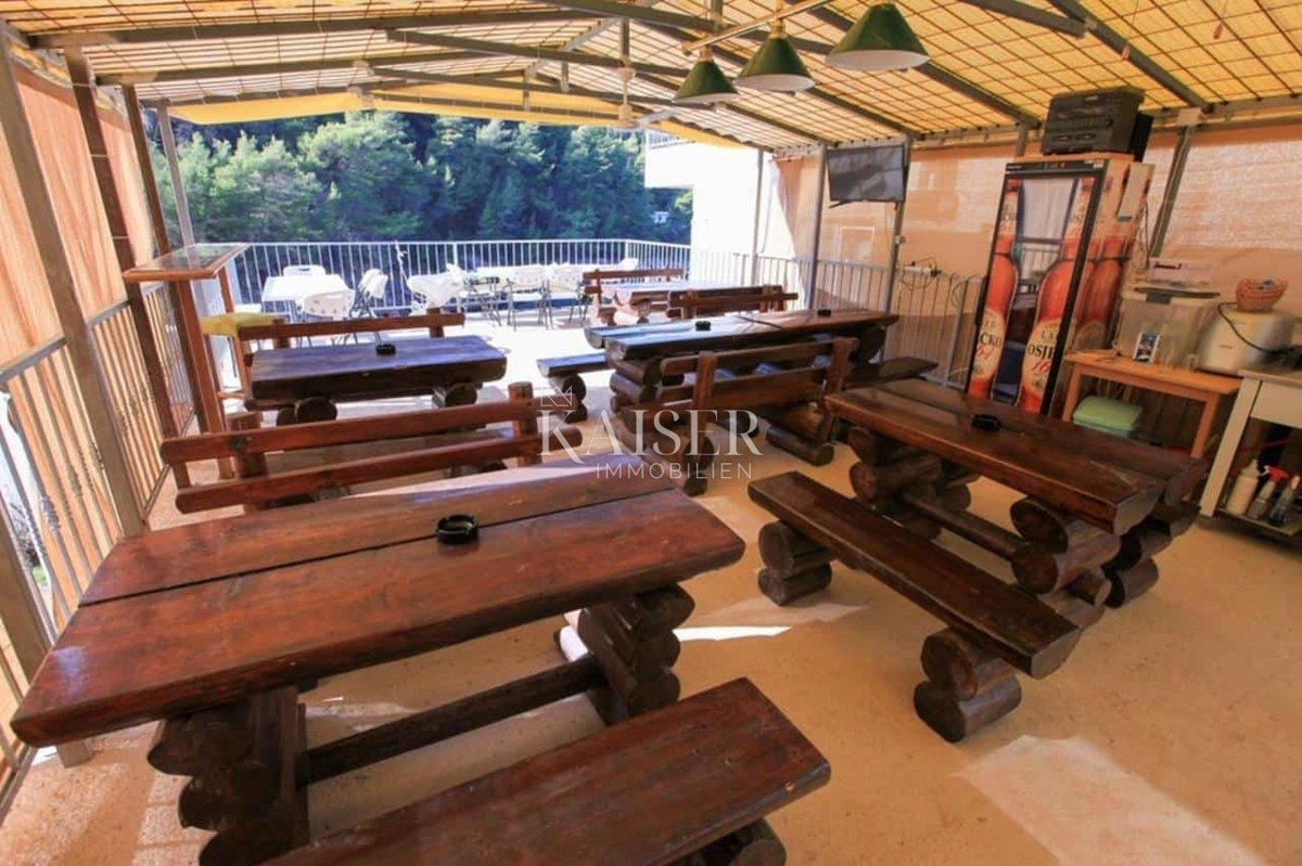 Otok Hvar - tradicionalna hiša ob morju