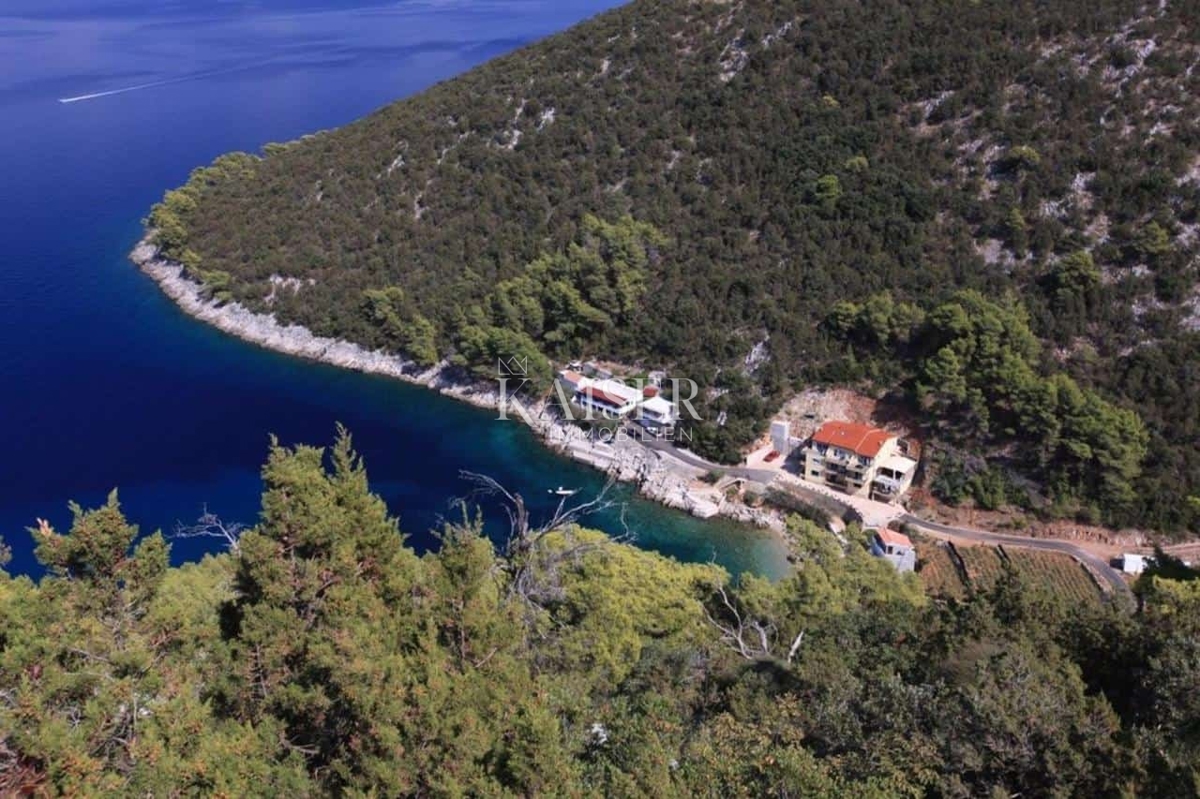 Otok Hvar - tradicionalna hiša ob morju