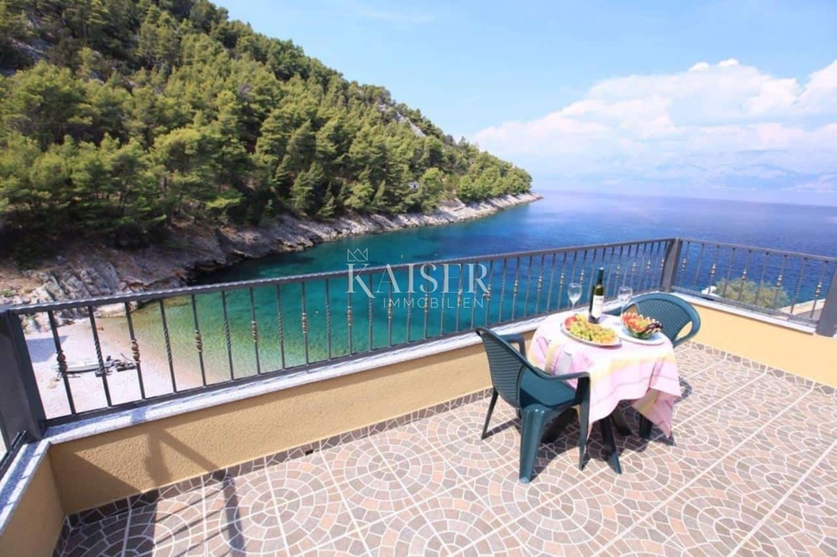 Otok Hvar - tradicionalna hiša ob morju