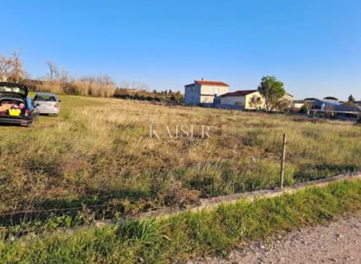 Vrsi, Zadar - Gradbeno zemljišče s potencialom, 600 m od morja